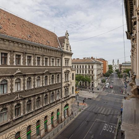 Central Budapest Oasis - Modern Charm, Timeless Comfort Ngoại thất bức ảnh