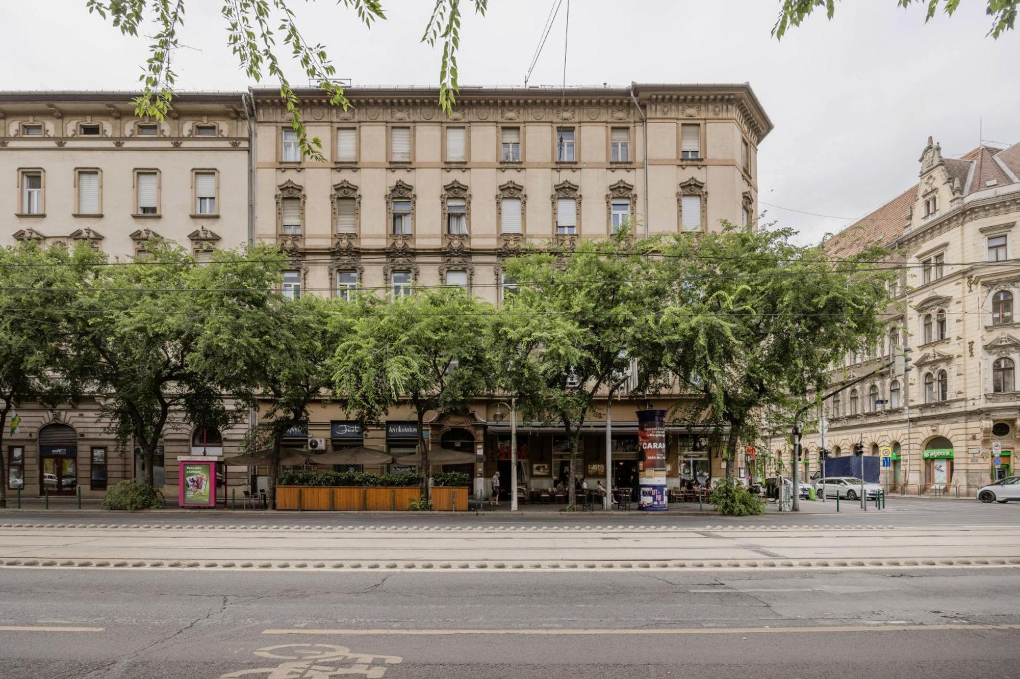 Central Budapest Oasis - Modern Charm, Timeless Comfort Ngoại thất bức ảnh